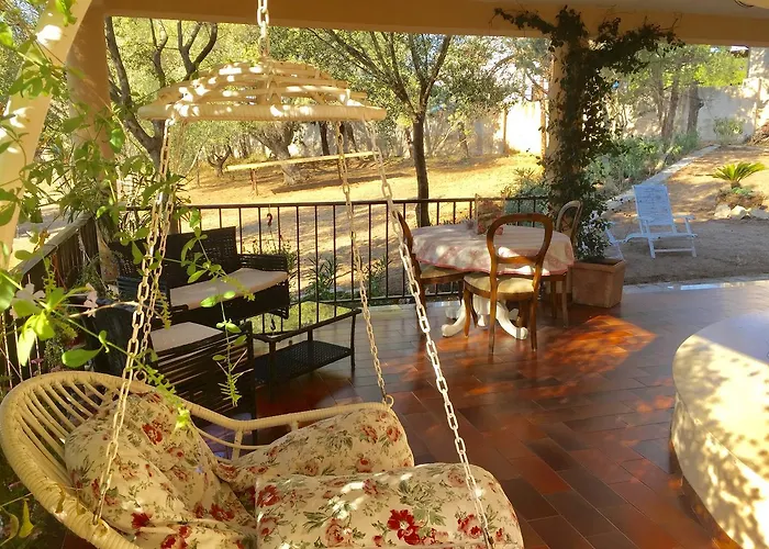 לינה וארוחת בוקר A Domo אולביה